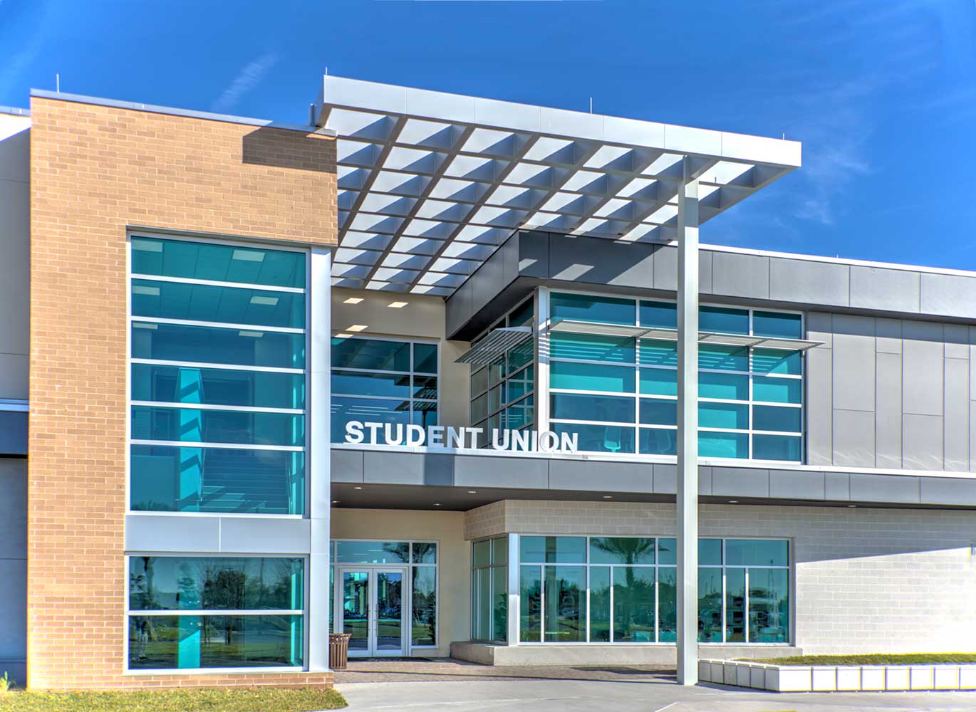 Ext gray/tan/white student union