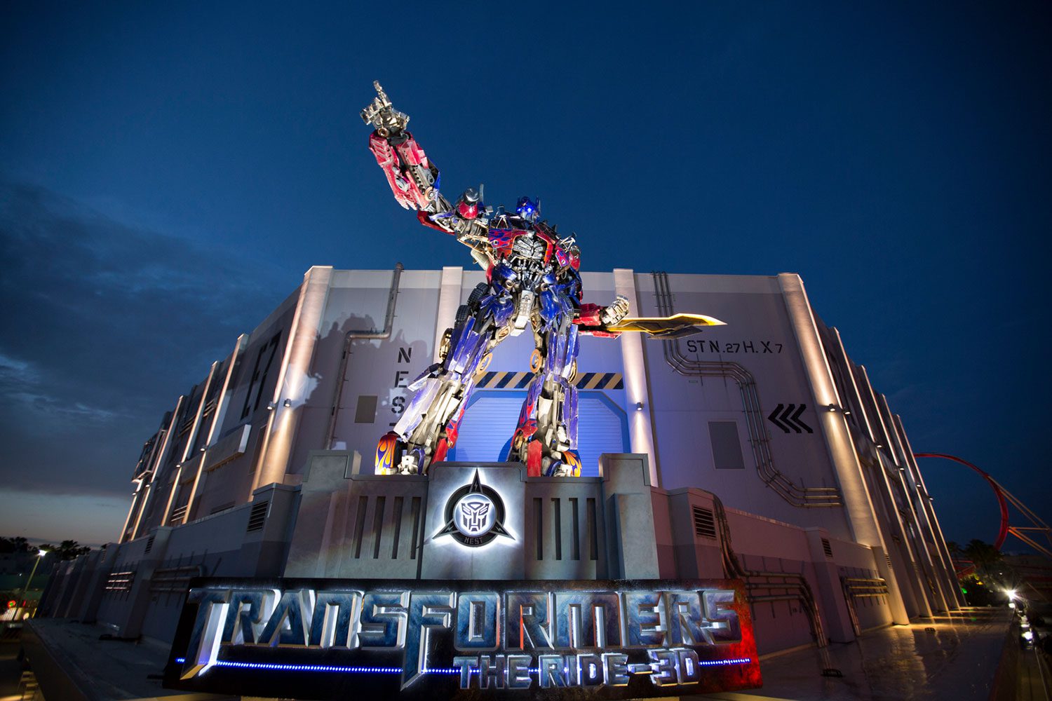 Transformers ride with robot statue